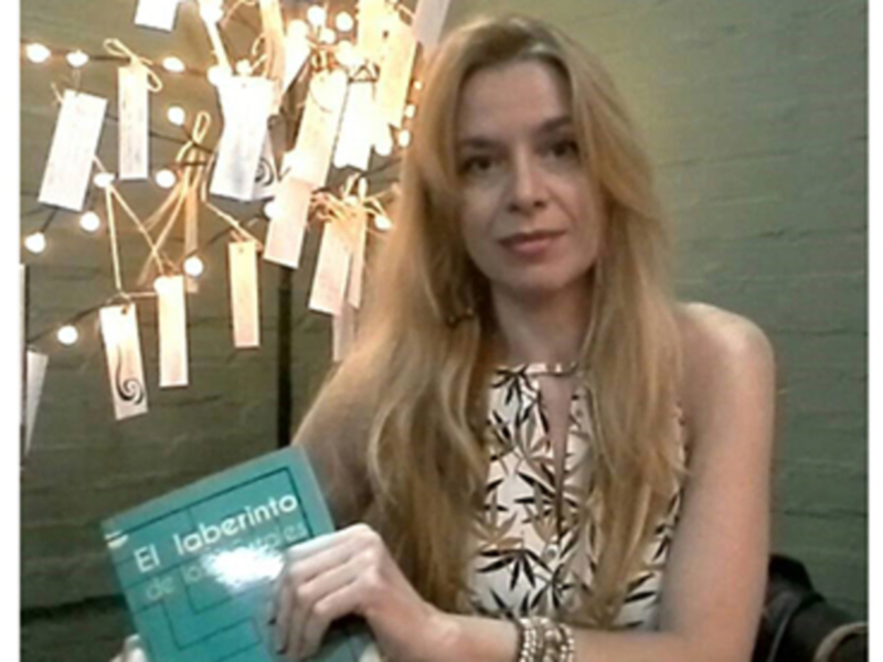 La escritora Soledad Fresno firmará ejemplares de su libro "El Laberinto de los Mortales" en el Feria del Libro de Jerez.