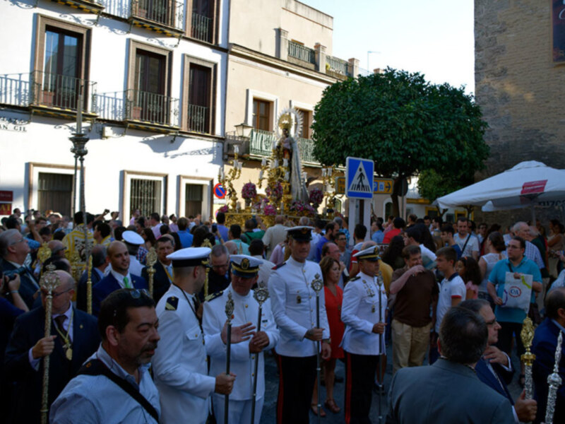 La barriada sevillana de la Macarena se impregna de aire marinero