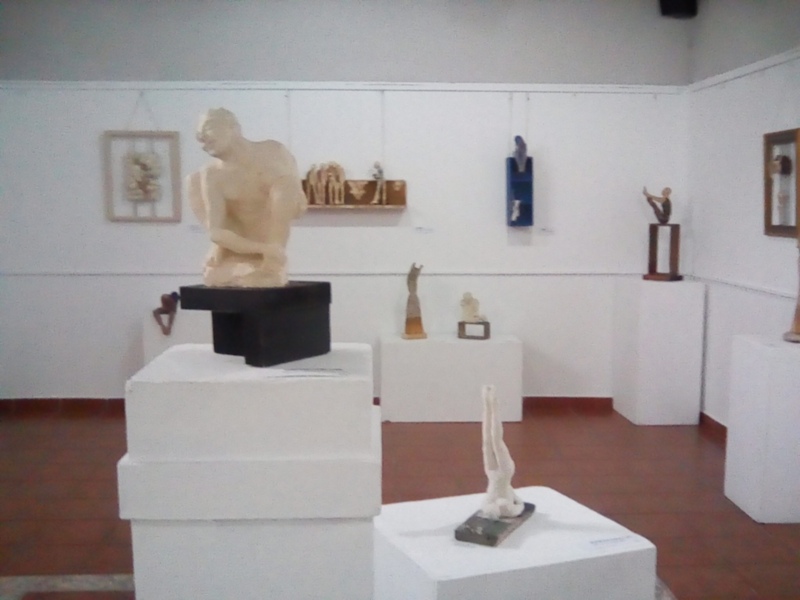 Exposición de cerámicas y esculturas en Chipiona