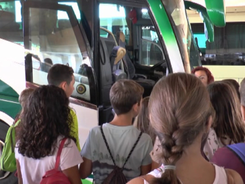 Los alumnos con mejores calificaciones en inglés durante el curso 2016/17 visitan la Base Naval de Rota con la que finalizan el programa de actividade
