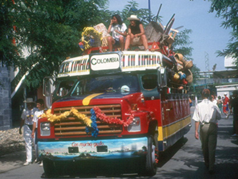 Muestra fotográfica de la Expo '92 en el Centro Cívico el Tejar del Mellizo en el Parque de Los Príncipes en el barrio de Los Remedios.