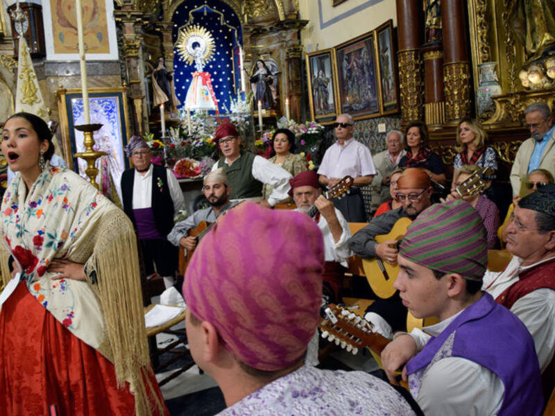 En la Iglesia Conventual del Santo Ángel se celebró la misa en honor a la Virgen del Pilar.