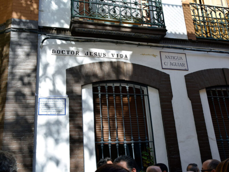 El famoso médico pedíatra ya tiene su calle, donde tuvo sus consultas en la antigua Aguiar.