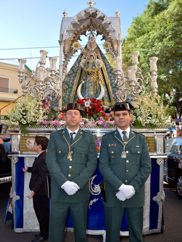 La  Virgen de la Sierra procesionó por el barrio sevillano de San Roque,