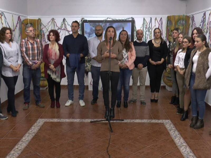 La alcaldesa Isabel Jurado, inauguró la exposición de las diez obras que aspiran a convertirse en cartel anunciador del Carnaval 2018