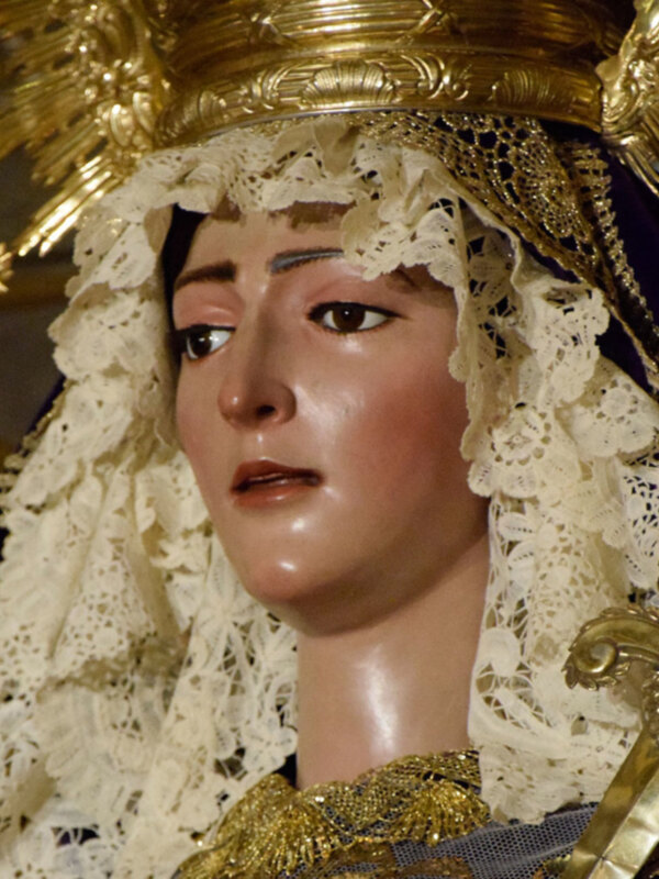 El barrio del Arenal Ilipense con su virgen de la Esperanza en el mes  de noviembre.