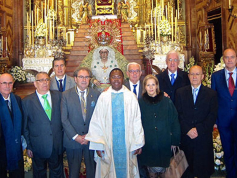 Los trasplantados hepáticos ante su Patrona,  Nª. Sª.  de La Esperanza Macarena