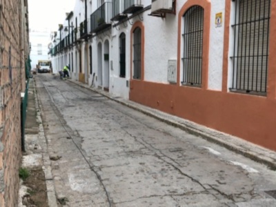 El Ayuntamiento de Chipiona comienza la rehabilitación de la calle Padre Jesús Cautivo mediante el Plan Invierte 2017