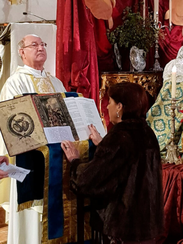 Los nuevos oficiales de la Hermandad de la Divina Pastora de San Antonio juraron sus cargos.