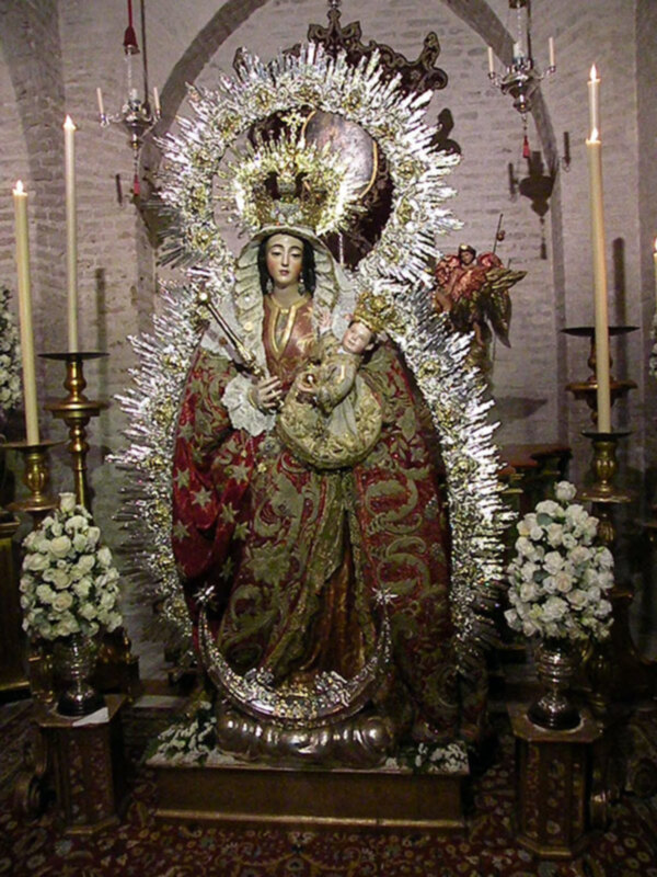 La Virgen de la Salud estuvo de Besamanos en su cede Parroquial de San Isidoro.