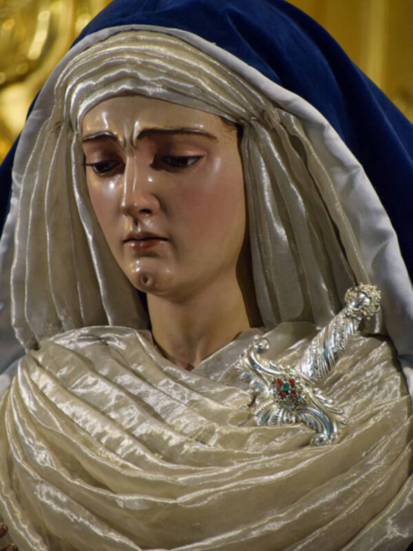 Con la llegada de la Cuaresma la virgen de las Angustias se vistió de Hebrea