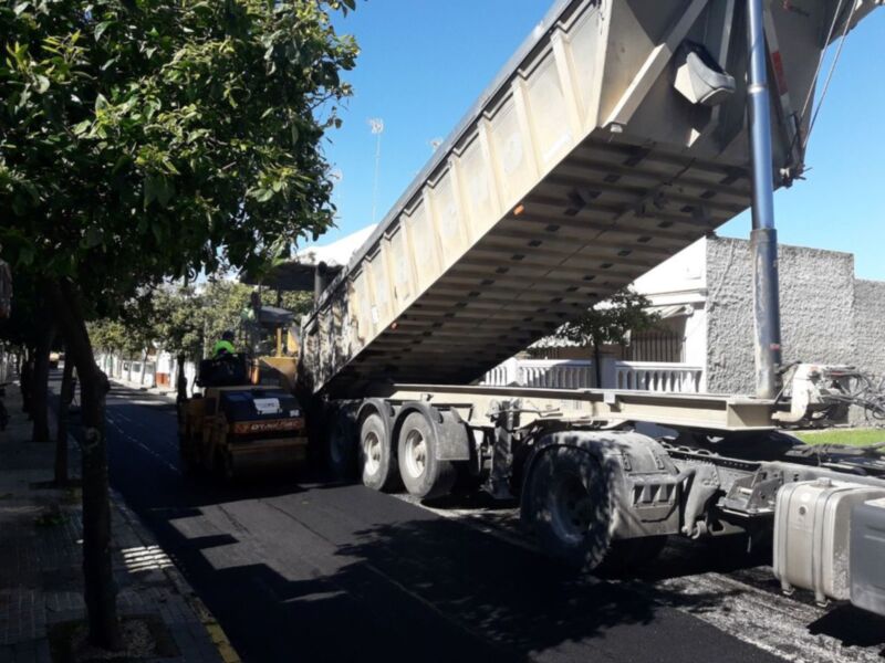 El Ayuntamiento de Chipiona comienza la pavimentación de trece calles de la localidad mediante el Plan Invierte 2017