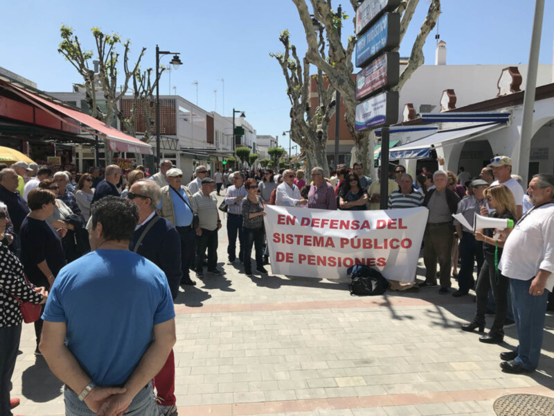 La Marea de pensionistas y jubilados volvió a reclamar en una concentración el mantenimiento del sistema público de pensiones