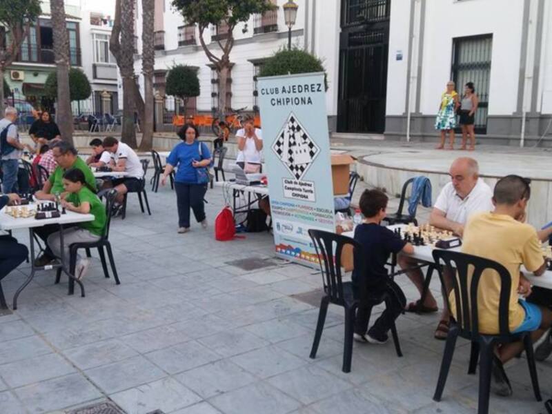 El sábado se abrió la programación de ajedrez veraniego en Chipiona con un torneo nocturno