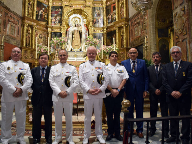 La delegación de la RLNE en Sevilla asistió a la Función Principal del Carmen de Santa Ana.