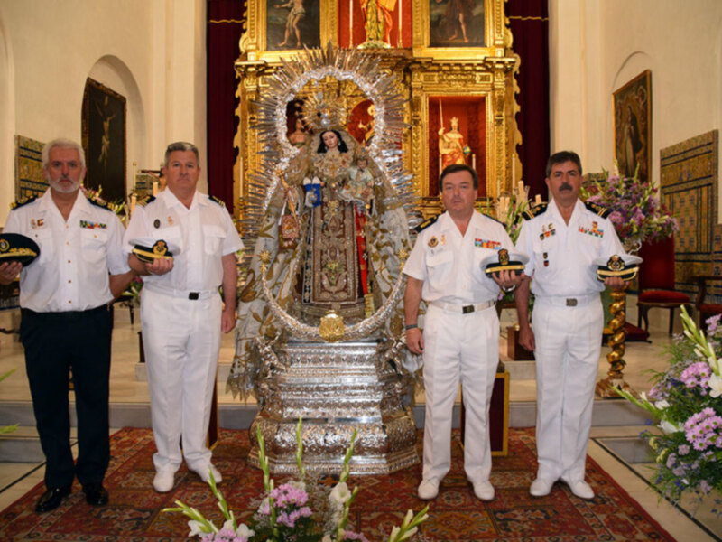 Representaciones de Real Liga Naval Española, de la Cámara de Mareantes y  Comandancia de Marina estuvieron en el pregón del Carmen de Santa Catalina.
