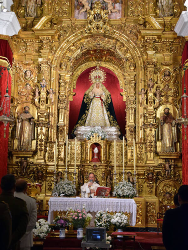 En la Capilla de los marineros se celebró una misa a la Virgen del Carmen, patrona de la Armada y del personal de la Mar.