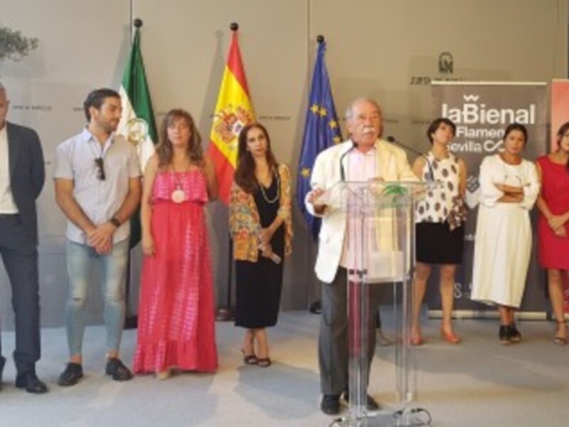 Con el programa La Bienal Enciende Sevilla, cada rincón de la ciudad se ilumina con flamenco, desde sus calles y sus plazas hasta las peñas