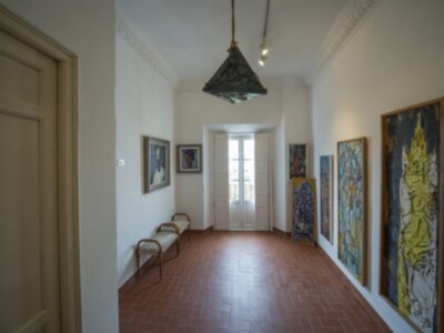 La pintora María José García del Moral expone en el Museo Pintor Amalio una colección de su obra reciente inspirada en Las Ciudades Invisibles de Ital