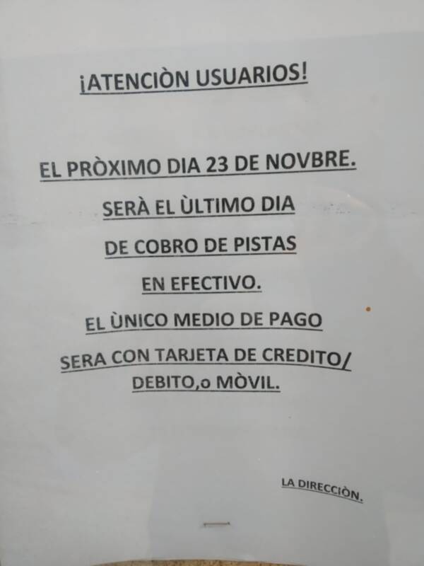 Ciudadanos Chipiona acusa al gobierno del PP de querer vaciar las pistas deportivas municipales eliminando el alquiler con pago en efectivo