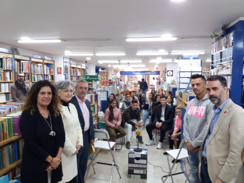El Ayuntamiento celebra este viernes el Día de las Librerías llenando de arte las librerías de la ciudad