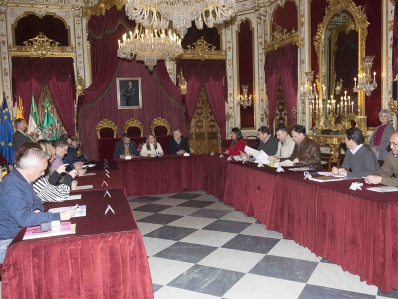 Diputación y 18 pequeños municipios(Chipiona entre ellos) firman el convenio que hará posible la adquisición de 22 vehículos eléctricos