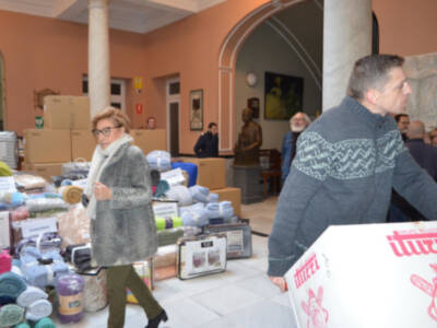 El Ateneo entrega más de 1.000 mantas a personas y colectivos que luchan contra el frío
