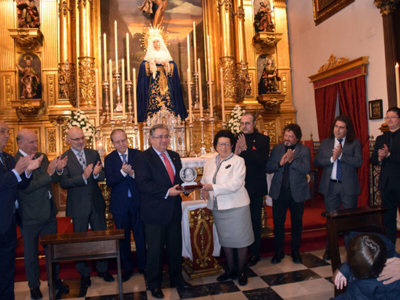 VII Premio Memorial Pepe Peregil en un acto celebrado en la Capilla de la Hermandad del Museo de Sevilla.