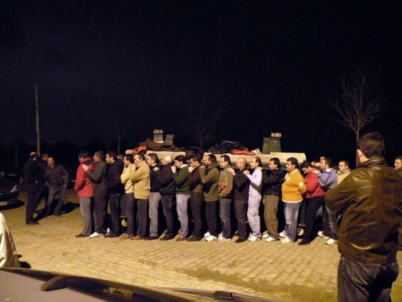 Ensayo de los portadores nazarenos de la Hermandad de la Vera-cruz de Alcalá del Río