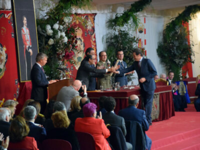 Premios Taurinos y de la Facultad de la Universidad de Sevilla.