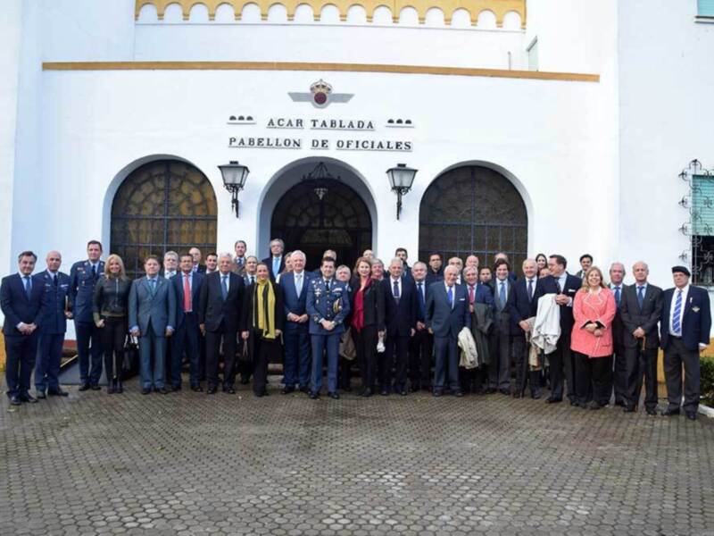 Acto de izado solemne de Bandera en reconocimiento a empresarios del sector turístico de Sevilla.
