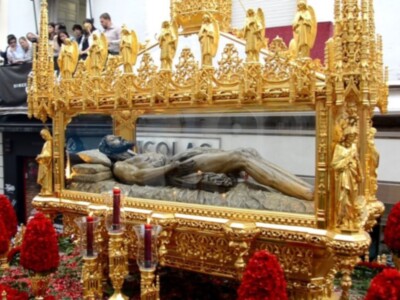 La Real Liga Naval Española invitada en la estación de Penitencia del Santo Entierro de Sevilla.