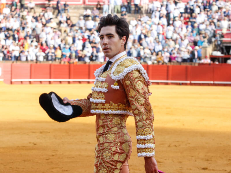 Álvaro Lorenzo da una vuelta al ruedo en la de El Pilar
