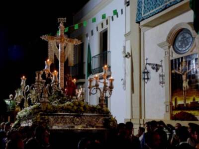 Fe y devoción popular en la procesión de la Cruz de Mayo de Alcalá del Río.