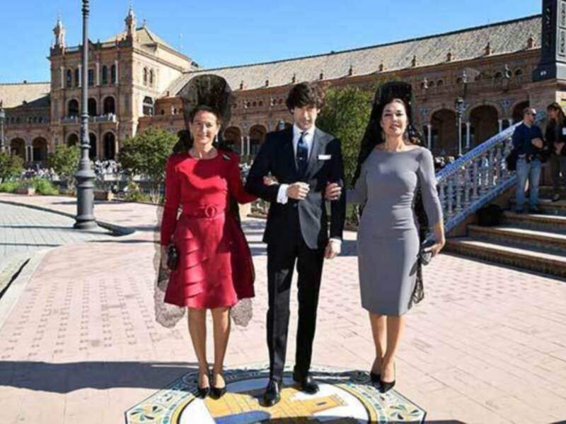 Más de 2.000 civiles juraron en la plaza de España de Sevilla