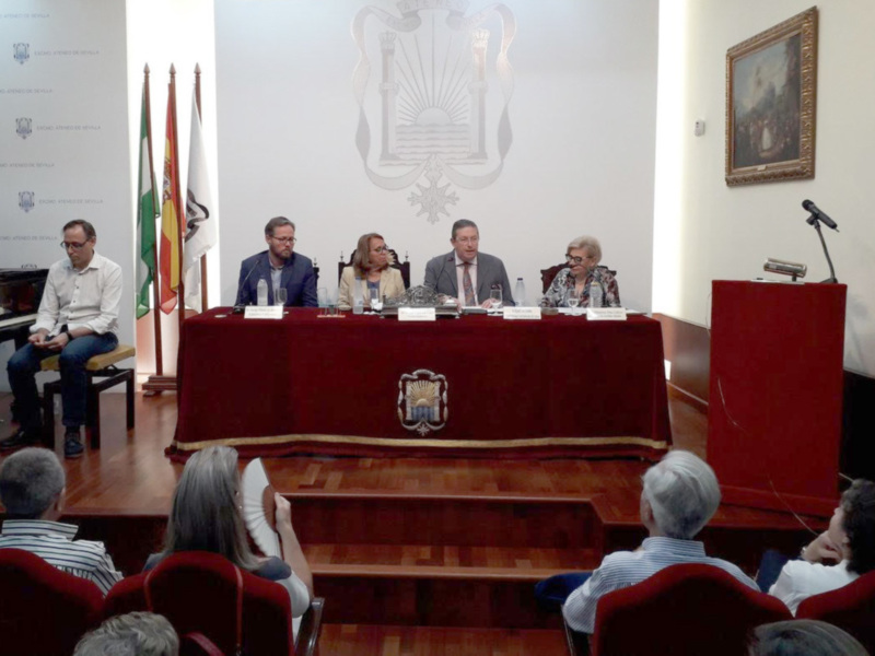 La Directiva del Ateneo Mila Díaz Gálvez presenta en el Ateneo su poemario 'Huellas de agua'.