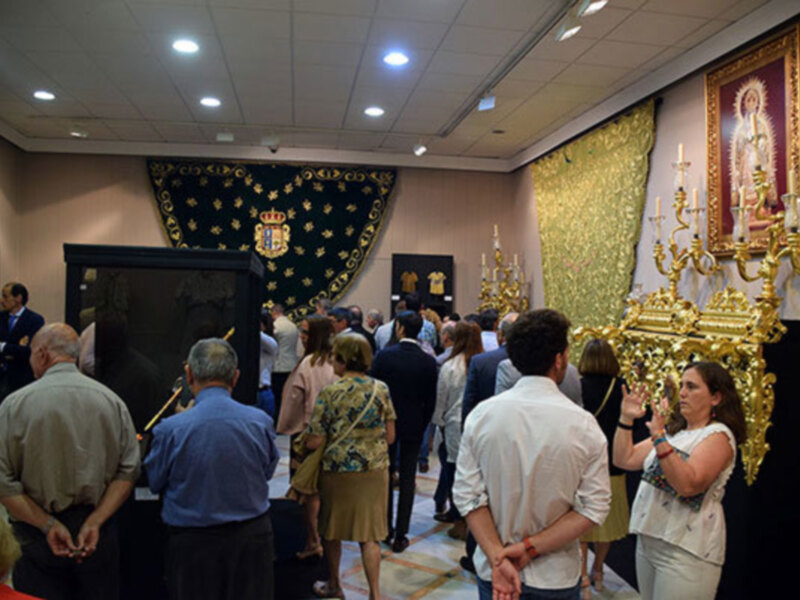 El Mercantil alberga una exposición de la hermandad de la Virgen de Saltera. (Sevilla)