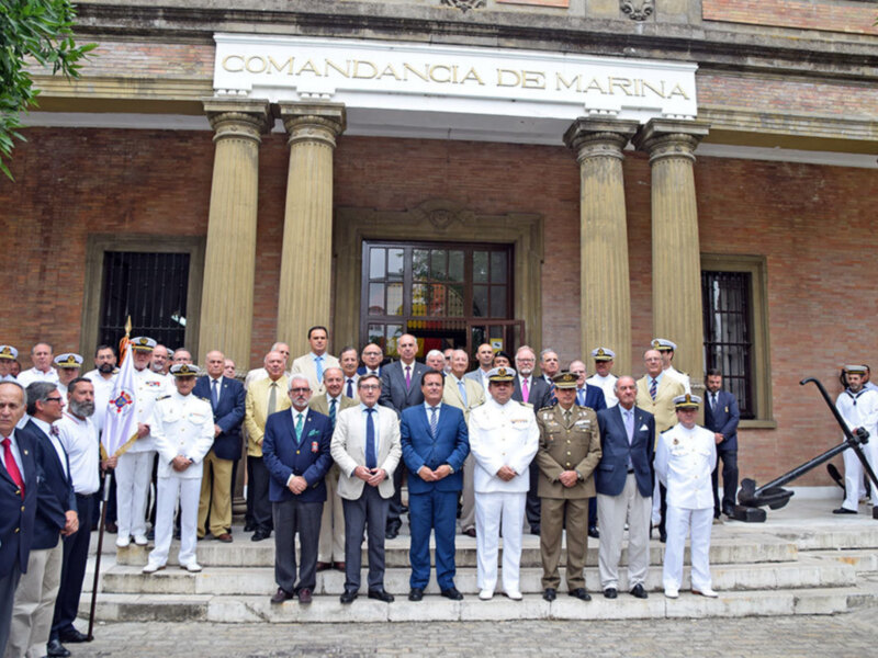 La Comandancia Naval de Sevilla en el acto por los caídos de la Armada en 1898