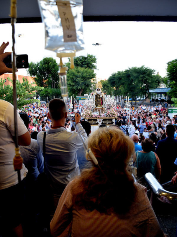 La virgen del Carmen visitó el hospital Virgen Macarena