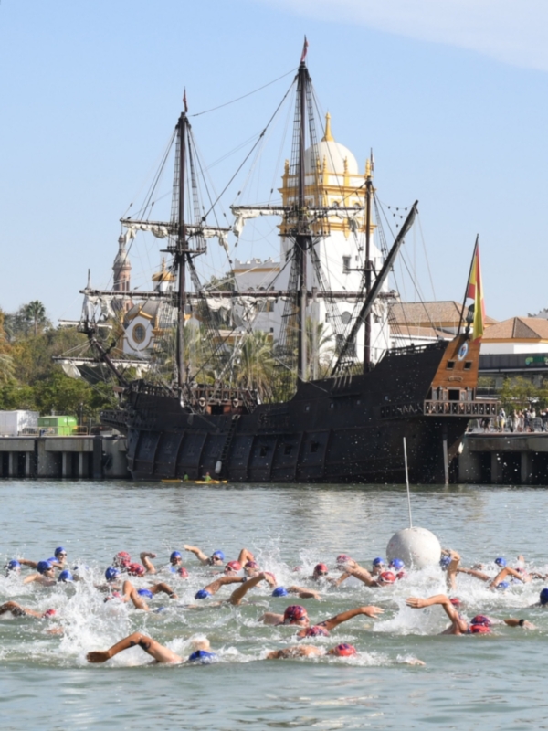 III Travesía a nado del Guadalquivir Club Náutico Sevilla Brazadas Solidarias