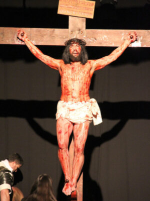 “Pasión y Triunfo” obra teatral en la que se narra la vida de  Cristo en la Hermandad de la Vera- cruz de Alcalá del Río