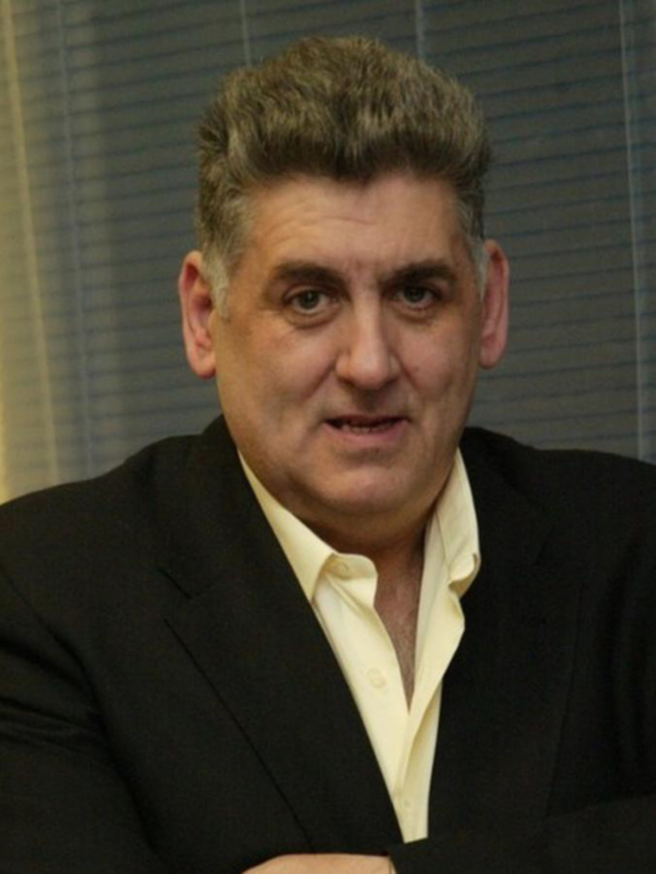 Miguel Gallardo entrevistado en Radio Chipiona como editor de `´Cómo llora  sevilla´ del Padre Ramón Cué,el libro