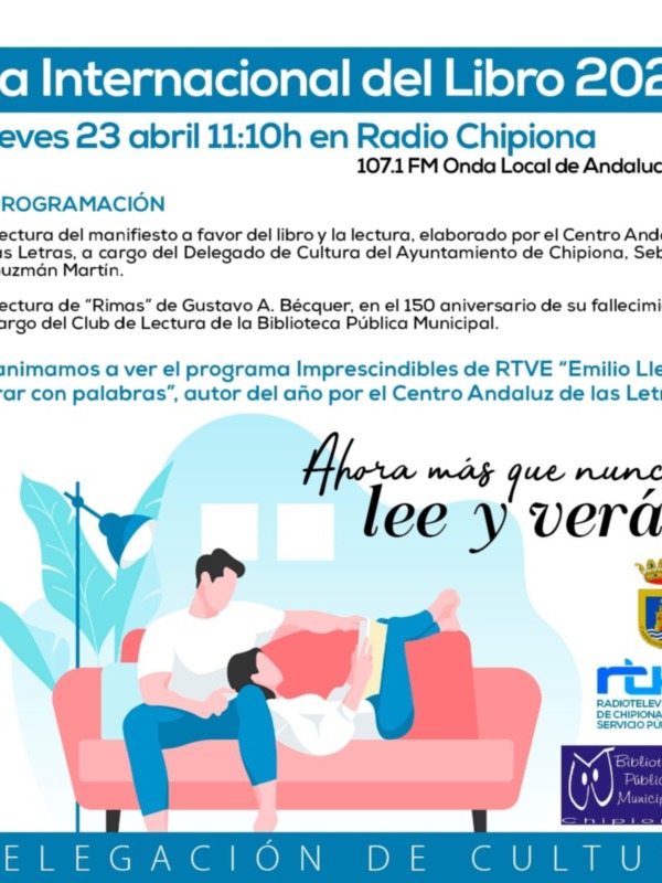 Sebastián Guzmán presenta un programa del Día Internacional del Libro en Chipiona que tiene como escenario la radio municipal