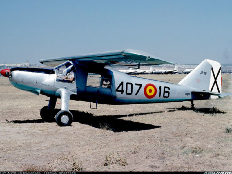 Las Dornier Do-27 de la 407 se disponían  a despegar en su vuelo final desde Tablada de Sevilla.31-03-1990