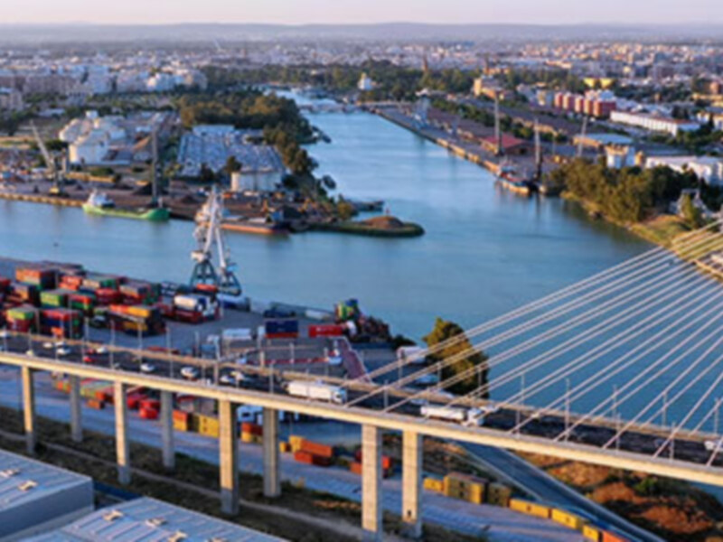 Repsol ha comenzado a distribuir fueloil bajo en azufre en varios puerto andaluces entre ellos el puerto de Sevilla.