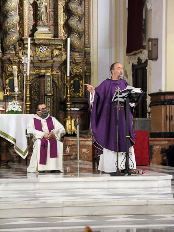 Misa funeral celebrada en San Jacinto (Triana) para los difuntos de la pandemia de la Covid-19