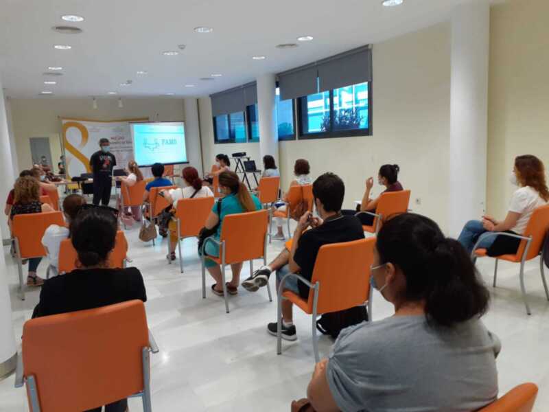 Comienza el taller de asistencia personal con el que FAMS-COCEMFE Sevilla impulsa la vida independiente de las personas con discapacidad