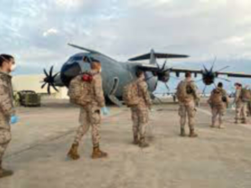 El Ministerio de Defensa repatría a 25 militares destinados en Dakar afectados por el Covid-19