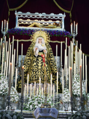 En la ribereña localidad Sevillana de Alcalá del Río, se inauguró su anual calendario de cultos de los Dolores Gloriosos