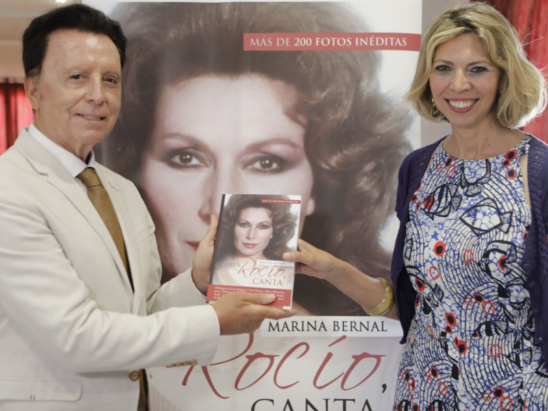 Marina Bernal presenta su libro Canta Rocio Canta en  I Festival de Copla y Canción ‘Ay, Chiclanera’ 